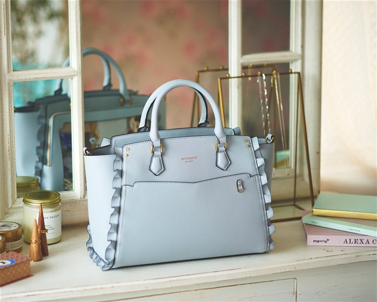 Samantha Thavasa Japan Limited | & chouetteで大人気の推し事