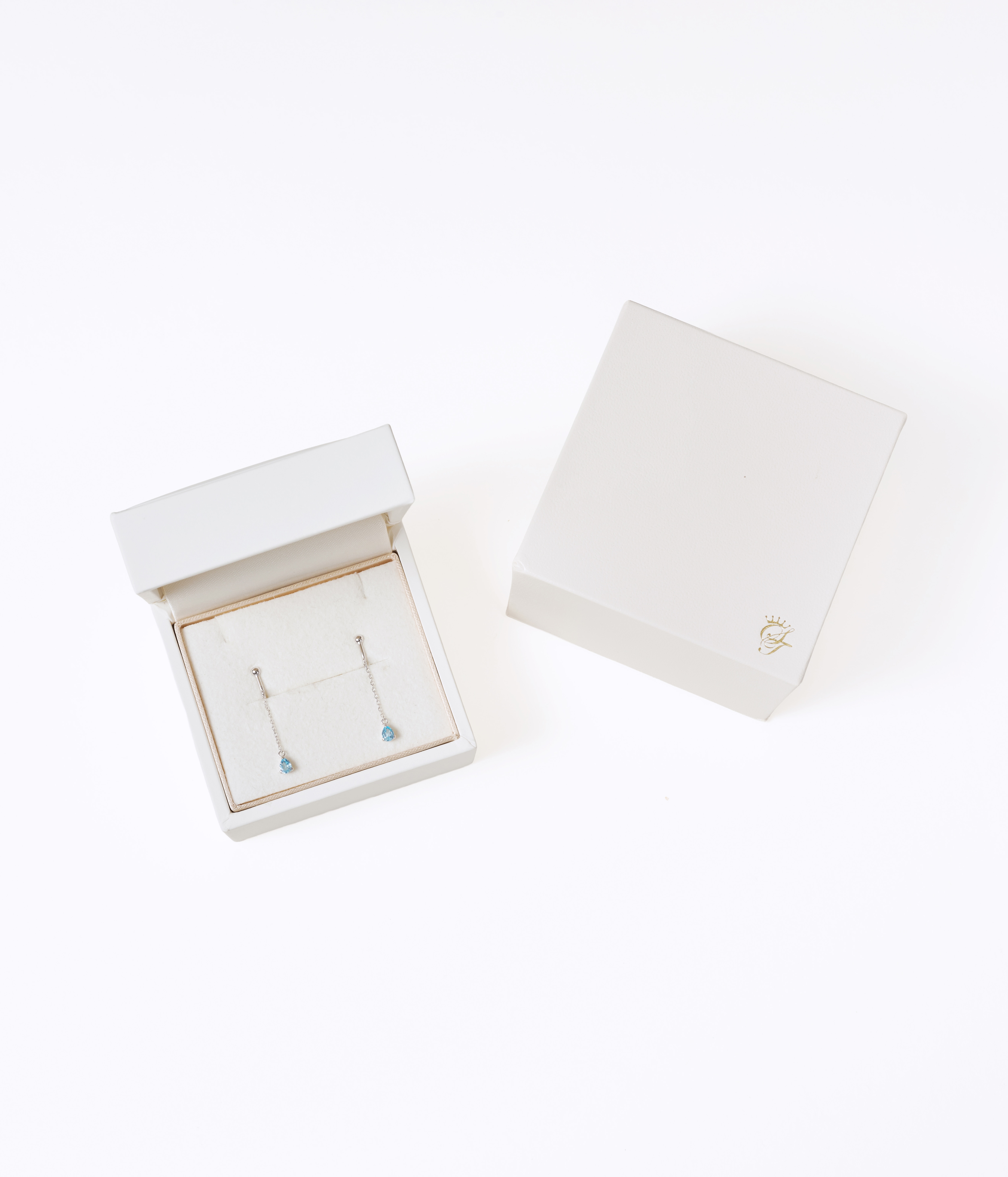 K10 WG トパーズイヤリング≪11月 誕生石≫