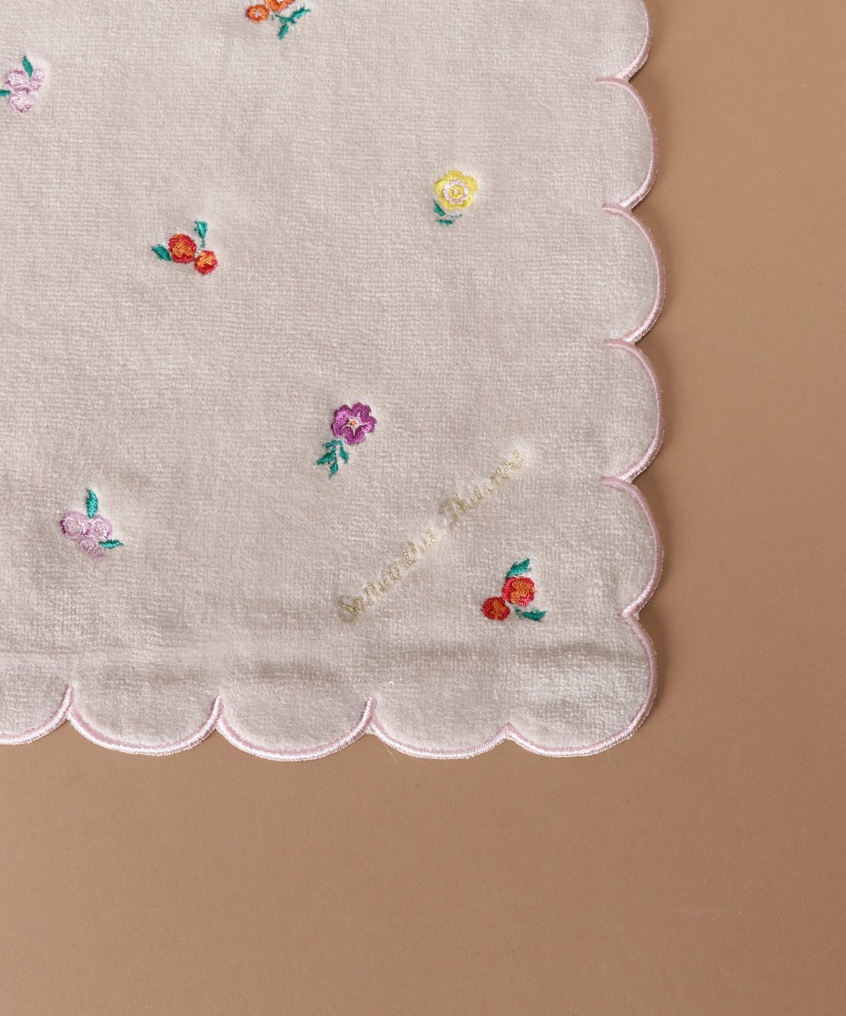 オリジナルフラワー刺繍 タオルハンカチ Free グレージュ Samantha Thavasaサマンサタバサグループ 公式オンラインショップ オリジナルフラワー刺繍 タオルハンカチ Free グレージュ Samantha Thavasaサマンサタバサグループ 公式オンラインショップ