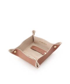 ピンクベージュ