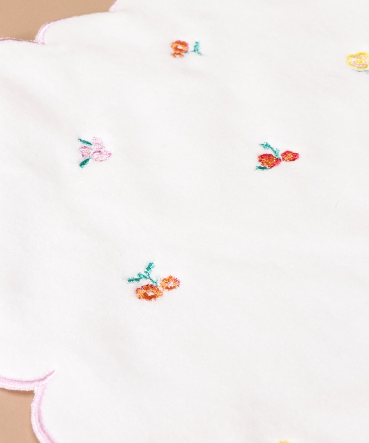 オリジナルフラワー刺繍 タオルハンカチ Free ホワイト Samantha Thavasaサマンサタバサグループ 公式オンラインショップ