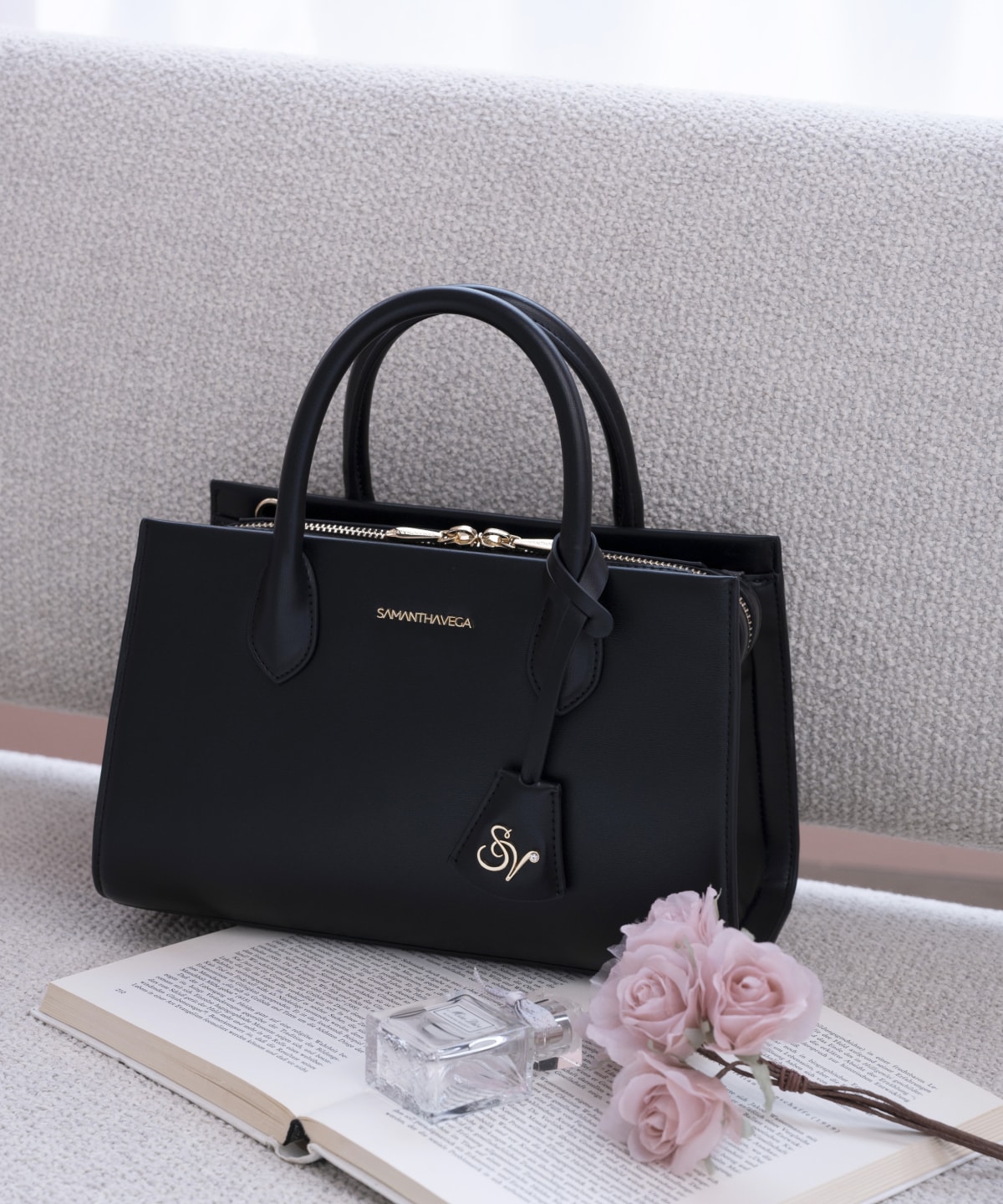 ロゴ金具ハンドバッグ