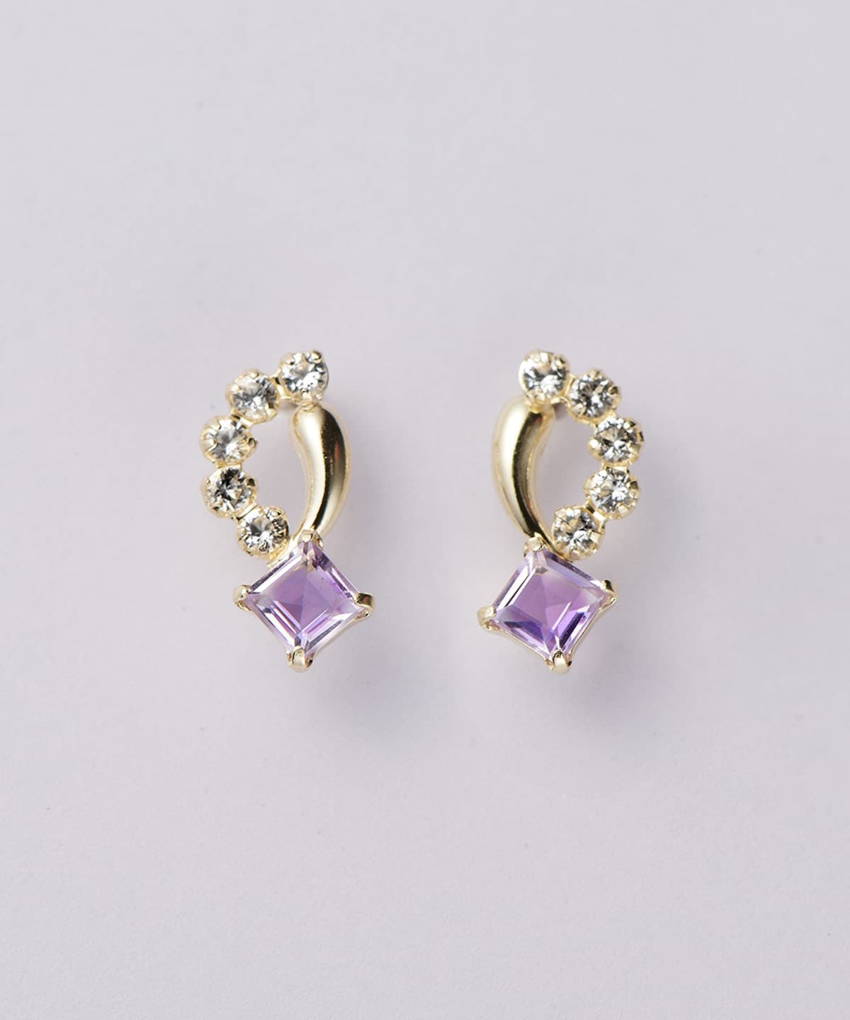 ピアス